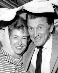 Anne Douglas : la veuve de Kirk Douglas est morte à l'âge de 102 ans
