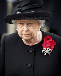 Elizabeth II : la reine obligée de rendre sa couronne ?