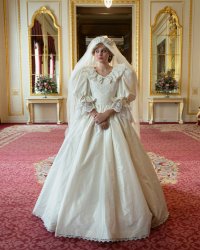 Une expo mode virtuelle dévoile les robes de Lady Di et de la reine Elizabeth II