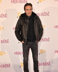 Quand Alain Delon enfermait son fils Anthony dans une cage avec des chiens