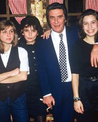 Gilbert Bécaud : un corps retrouvé dans la maison incendiée de sa fille