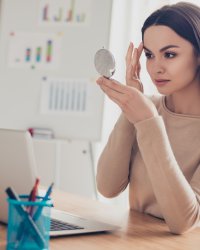 Après des années de règne, la fin du sourcil parfait a sonné !