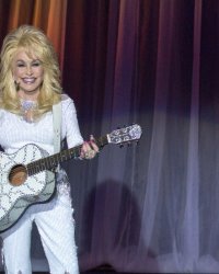 L'étonnante routine beauté de Dolly Parton