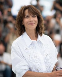 Sophie Marceau affectée par le décès de sa mère : "On ne fait jamais le deuil"