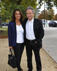 Faustine Bollaert aimerait "surprendre Michel Drucker" dans La Boîte à secrets