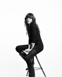 Lou Doillon s'improvise bottière et signe un soulier désirable avec Free Lance