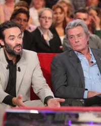 Anthony Delon adresse un "cri d'amour" à son père Alain Delon