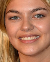 Louane : elle se lance dans la mode