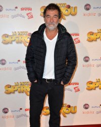 Olivier Marchal raconte sa "petite passade" avec un homme