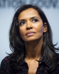 Karine Le Marchand en couple avec Cyril Lignac ? Elle dément la folle rumeur.