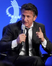 Sean Penn : son engagement humanitaire contre le coronavirus
