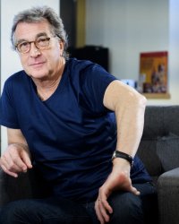 François Cluzet charge Jean-Marie Bigard, "roi des beaufs" et "abruti total"