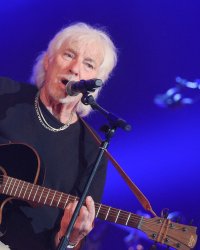Hugues Aufray a déménagé de Marnes-la-Coquette : "Je vivais en patriarche"