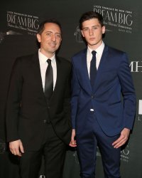 Gad Elmaleh présente son fils, Noé, à New-York