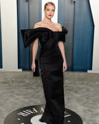 Rosie Huntington-Whiteley dévoile sa propre marque de cosmétiques