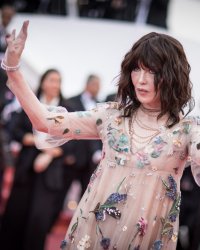 Isabelle Adjani : son avis sur "les normes esthétiques"