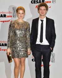 Virginie Efira : qui est son compagnon Niels Schneider ?
