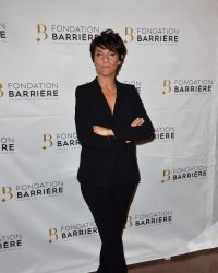 Florence Foresti s'indigne contre l'affichage des magazines porno en kiosque