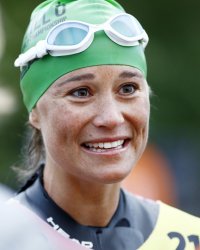 Pippa Middleton, épuisée mais souriante après 76 km dans l'eau glacée !