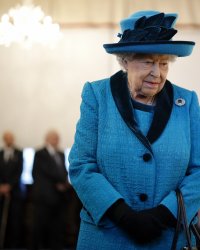 Elizabeth II bientôt retraitée ? Des indices sèment le doute