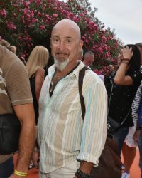 Vincent Lagaf' a 60 ans : découvrez 10 anecdotes sur l'animateur