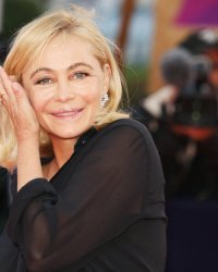 Emmanuelle Béart lutte contre l'exclusion énergétique et lance un appel aux dons