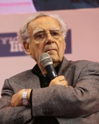 Bernard Pivot : "La vie ne s'arrête pas à 60 ou 65 ans"