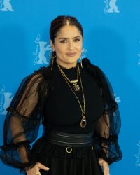 Salma Hayek dévoile les secrets de ses photos en bikini
