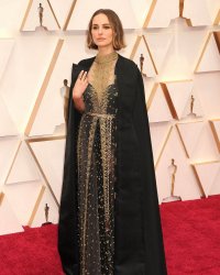 Natalie Portman sur ses habitudes beauté : "Je limite à ce qui me rend joyeuse"
