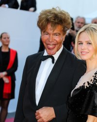 Obsèques des Bogdanoff : l'ex-compagne d'Igor prend la parole avec émotion