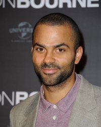 Quand les stars rendent hommage à Tony Parker sur les réseaux sociaux