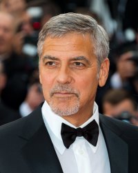 10 acteurs cinquantenaires et toujours sexy !