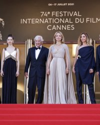 Virginie Efira illumine la Croisette, Frédérique Bel glamour en robe de sirène