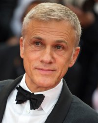 Christoph Waltz dans The Consultant : une série qui mêle humour et horreur