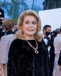 Catherine Deneuve en larmes pour son retour à Cannes