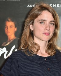 Adèle Haenel s'éloigne du cinéma pour le théâtre : une façon de "rester en vie"