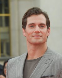 Henry Cavill "adorerait" jouer James Bond