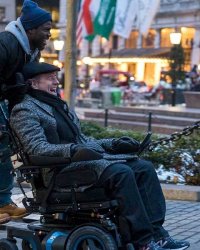Malgré de nombreuses critiques, le remake d'Intouchables est un succès