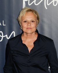 Un coming-out peut-il freiner une carrière ? La réponse de Muriel Robin