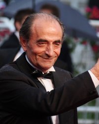 Richard Bohringer se confie sur sa collaboration avec Angelina Jolie