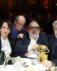 Cannes : une pétition pour que Gérard Darmon et Alain Chabat dansent La Carioca