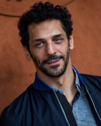 Tomer Sisley défend la série Messiah, visée par un appel au boycott