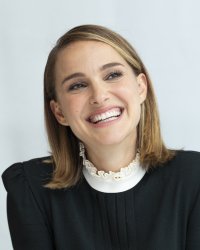 Natalie Portman et Lupita Nyong'o prennent l'affiche de Lady in the Lake