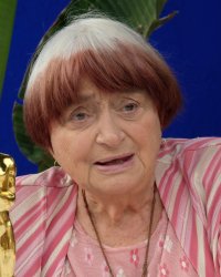 Oscar d'honneur : Agnès Varda danse de joie avec Angelina Jolie