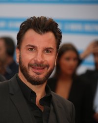 Michaël Youn prépare un film inspiré de l'émission Rendez-vous en terre inconnue