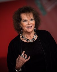 Claudia Cardinale : ses souvenirs de Belmondo, Fonda et Mastroianni