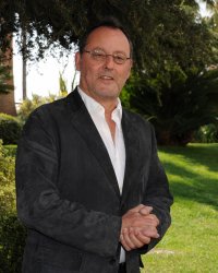 Jean Reno débarque dans la saison 3 de Qui a tué Sara ?