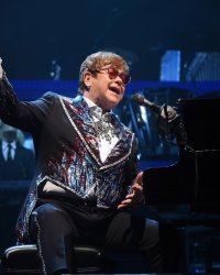 Un concert d'Elton John sur la plage de Cannes pour fêter Rocketman ?