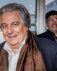 Christian Clavier promet des "seins nus" dans son prochain film