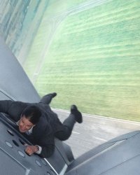 Tom Cruise suspendu à un train en pleine vitesse : la cascade impressionne